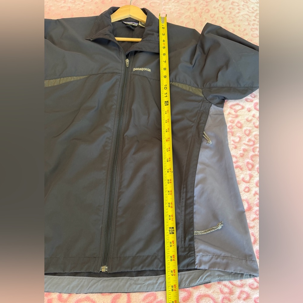 Patagonia Women’s Windbreaker Full Zip Jacket
Size: L - Picture 5 of 10